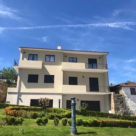 Casa Eiras, Em Cinfaes, No Douro * 辛方伊什
