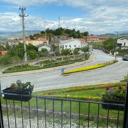 Casa Eiras, Em Cinfaes, No Douro *