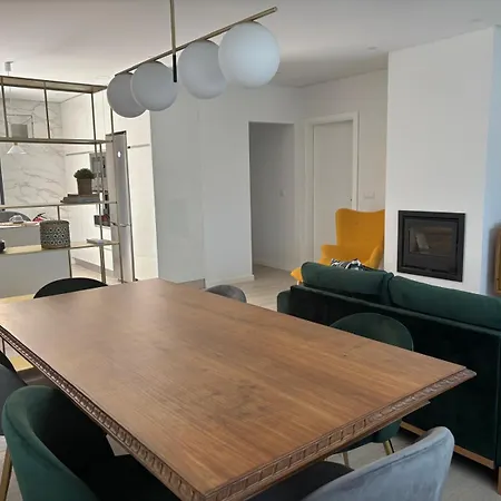 Casa Eiras, Em Cinfaes, No Douro