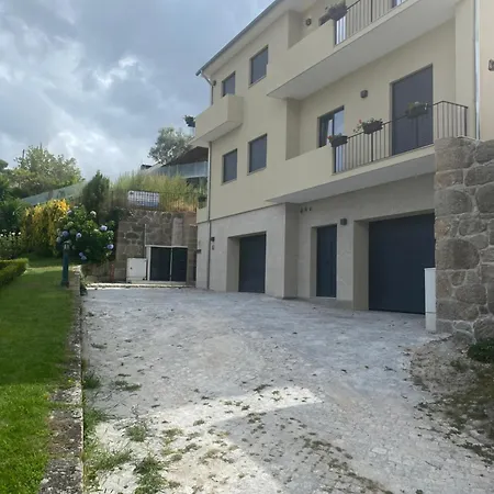 Casa Eiras, Em Cinfaes, No Douro * Cinfães