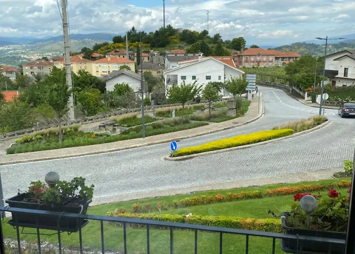Casa Eiras, Em Cinfaes, No Douro *