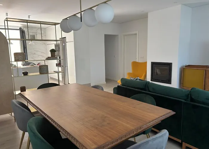 Casa Eiras, Em Cinfaes, No Douro